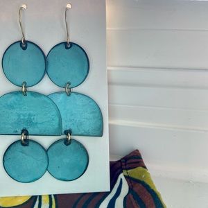 Beautiful teal earrings! 🐚🪸